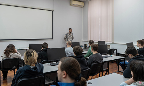 Учебный центр "Завода Контакт" провёл экскурсию для студентов колледжа